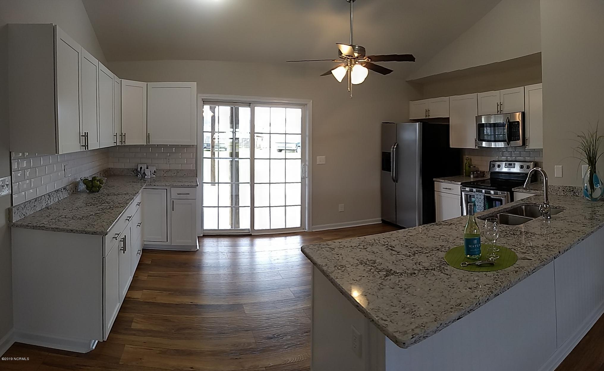 156 Lewis Road Hampstead, NC 28443 - Photo 5 of 21 Kitchen