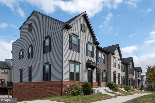 $2,950 | 1328 Trestle Drive, Fredericksburg, VA 22401