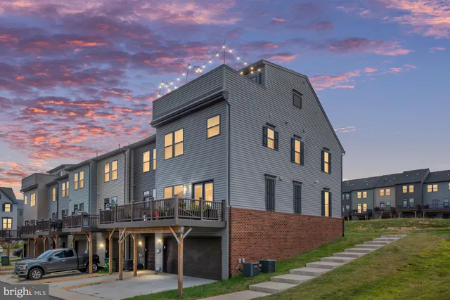 $2,950 | 1328 Trestle Drive, Fredericksburg, VA 22401