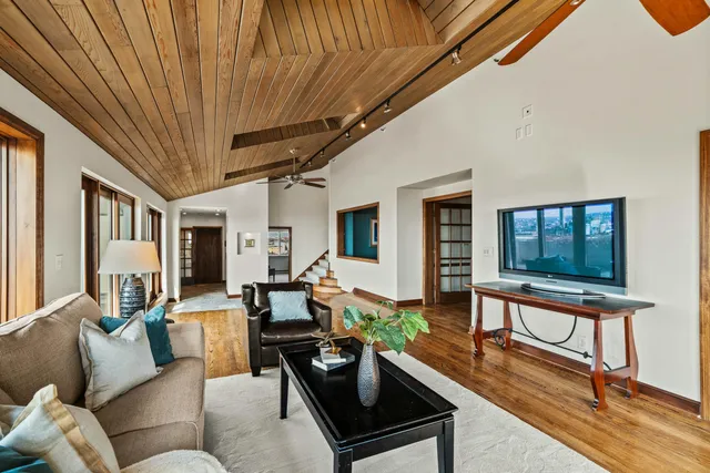 $1,595,000 | 320 East Buffalo Street, Unit 900, Milwaukee, WI 53202