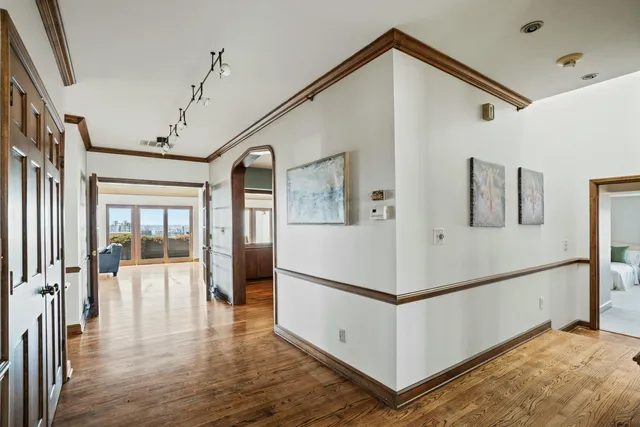 $1,595,000 | 320 East Buffalo Street, Unit 900, Milwaukee, WI 53202