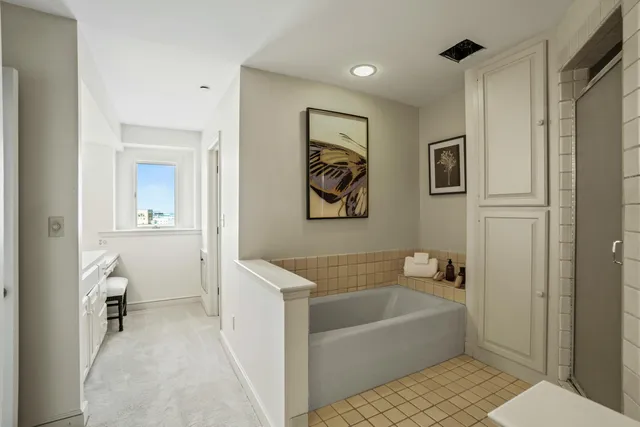 $1,595,000 | 320 East Buffalo Street, Unit 900, Milwaukee, WI 53202