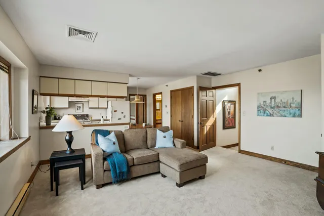 $1,595,000 | 320 East Buffalo Street, Unit 900, Milwaukee, WI 53202