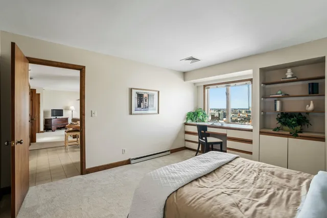 $1,595,000 | 320 East Buffalo Street, Unit 900, Milwaukee, WI 53202