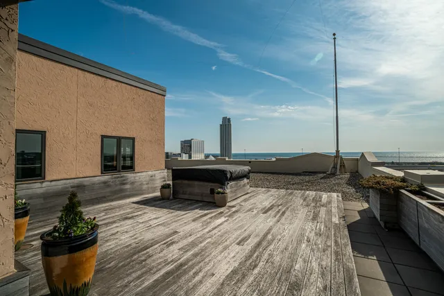 $1,595,000 | 320 East Buffalo Street, Unit 900, Milwaukee, WI 53202