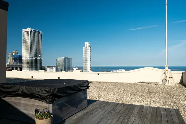 $1,595,000 | 320 East Buffalo Street, Unit 900, Milwaukee, WI 53202