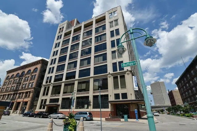 $1,595,000 | 320 East Buffalo Street, Unit 900, Milwaukee, WI 53202