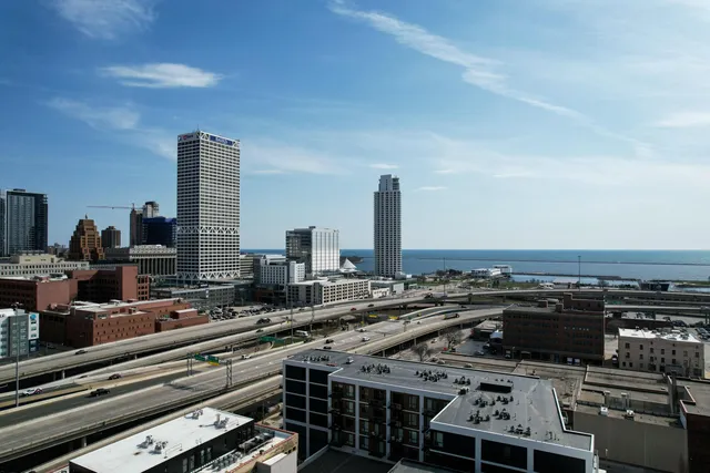$1,595,000 | 320 East Buffalo Street, Unit 900, Milwaukee, WI 53202