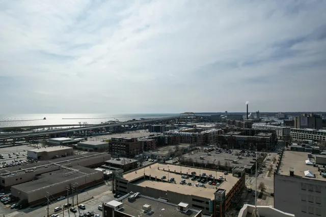 $1,595,000 | 320 East Buffalo Street, Unit 900, Milwaukee, WI 53202