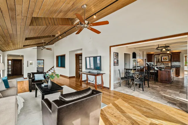 $1,595,000 | 320 East Buffalo Street, Unit 900, Milwaukee, WI 53202