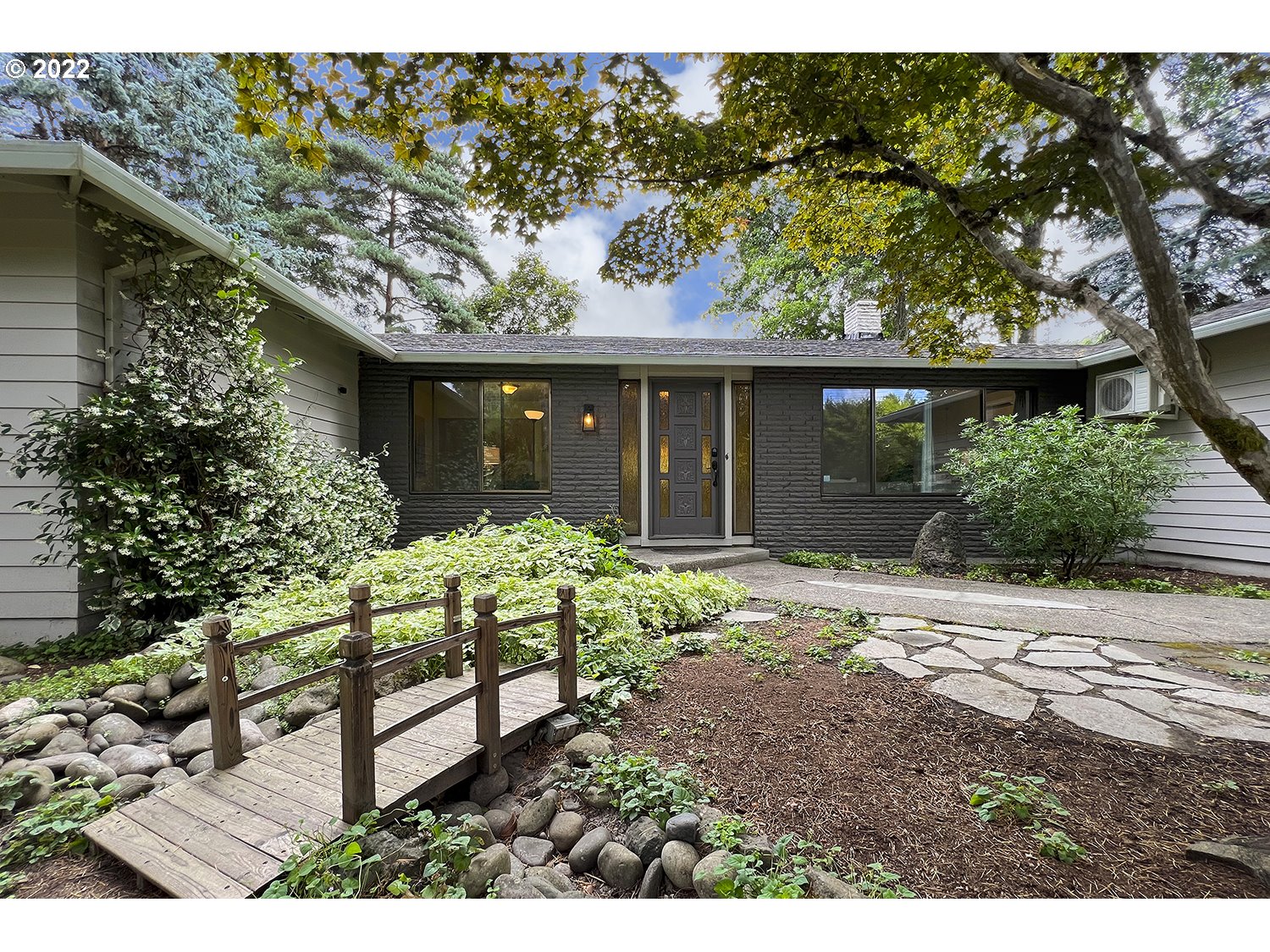 8995 Southwest Jamieson Road Portland, OR 97225 - Photo 1 of 31 Gallery Image 1