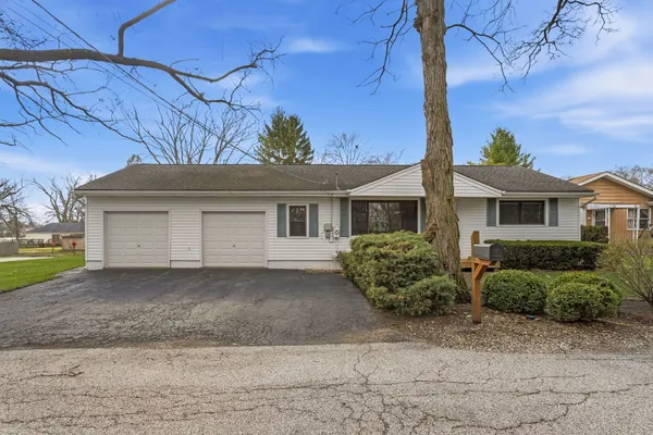 $350,000 | 98 Cedar Drive, Crystal Lake, IL 60014