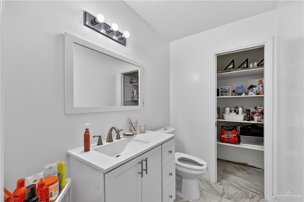 616 5th Street Weslaco, TX 78596 - Photo 27 of 33 a bathroom with a sink toilet and a mirror