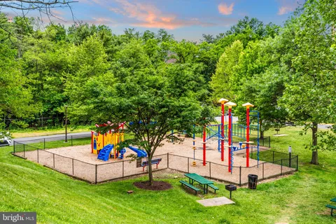 $395,000 | 3705 South George Mason Drive, Unit 914S, Falls Church, VA 22041