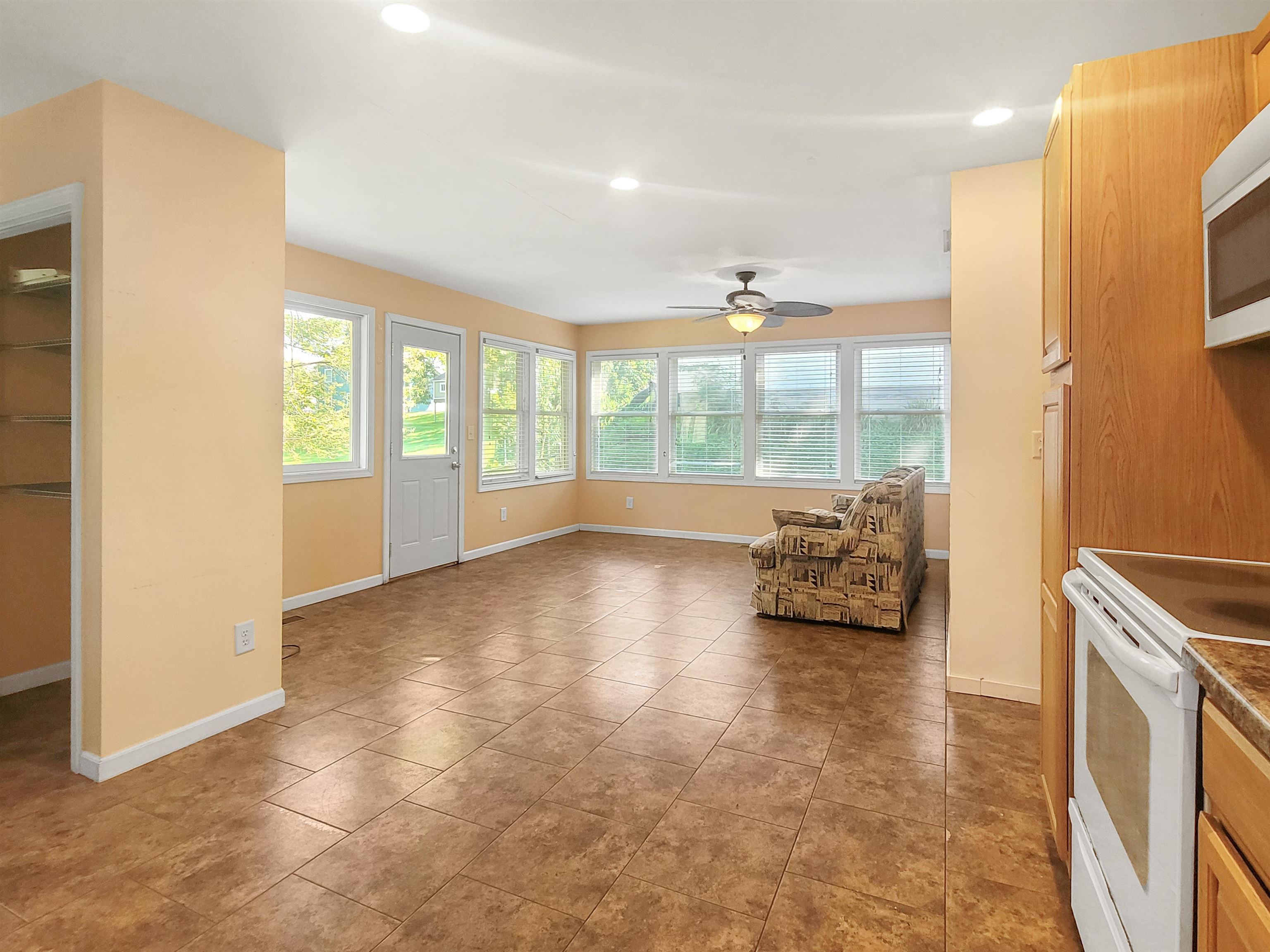 610 South High Street Galena, IL 61036 - Photo 10 of 22 a view of empty room with floor to ceiling window
