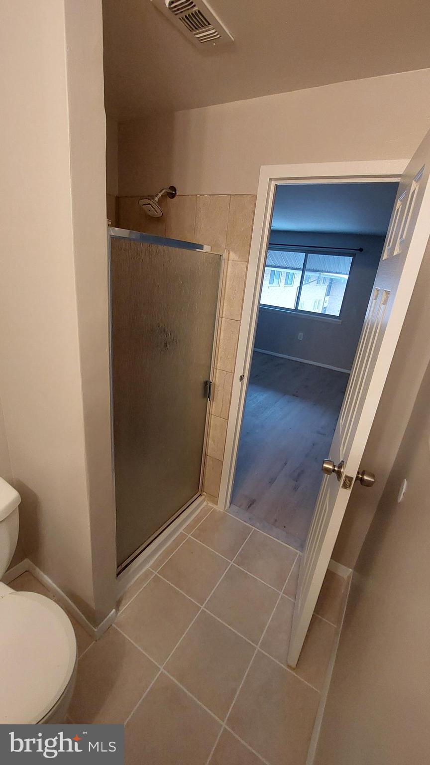 18622 Walkers Choice Road, Unit 6 Montgomery Village, MD 20886 - Photo 30 of 37 Owner Bath 4