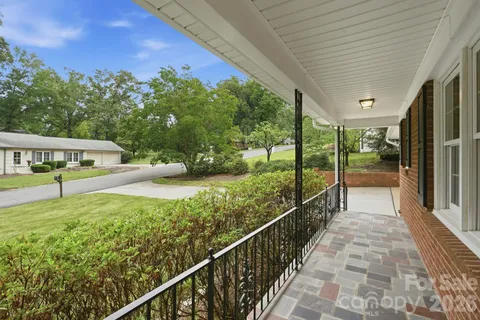 $919,999 | 926 Shady Bluff Drive, Charlotte, NC 28211