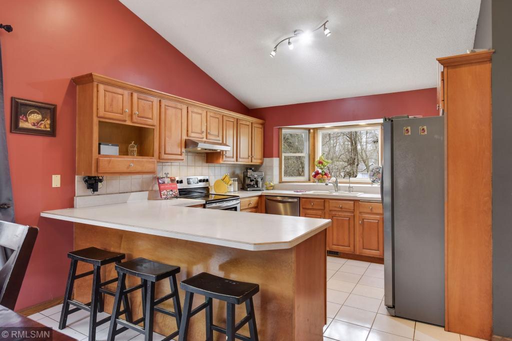 24705 Amlee Road Shorewood, MN 55331 - Photo 2 of 23
