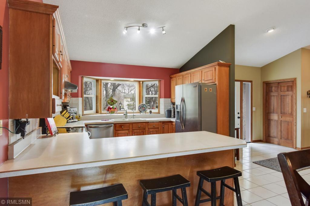 24705 Amlee Road Shorewood, MN 55331 - Photo 3 of 23