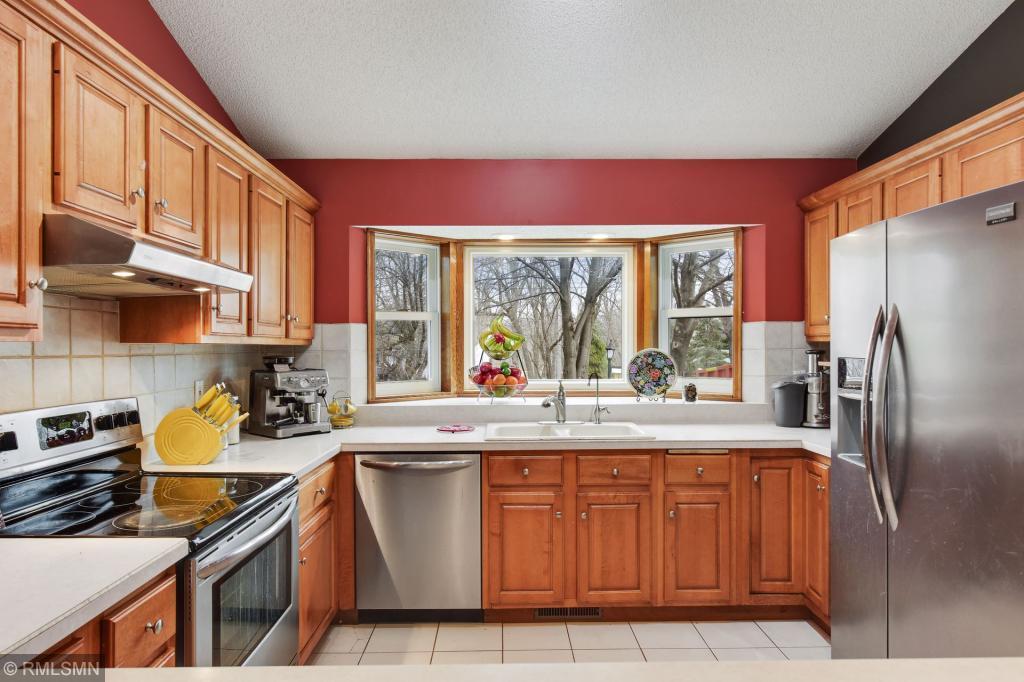 24705 Amlee Road Shorewood, MN 55331 - Photo 4 of 23