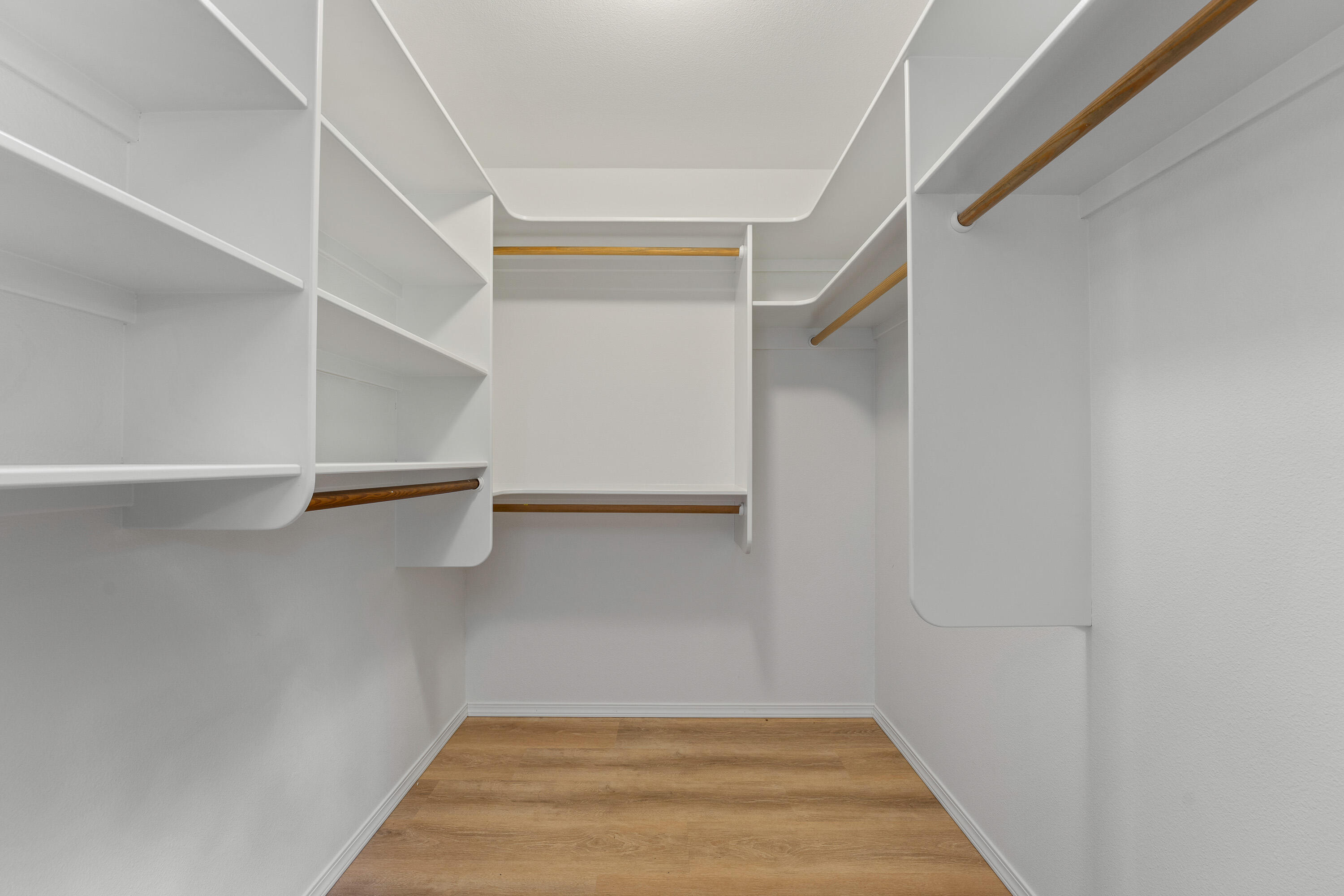 1692 Leonard Road Grants Pass, OR 97527 - Photo 20 of 36 Bedroom Walk In Closet