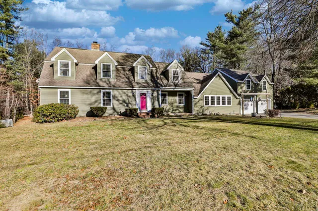 $899,900 | 207 Oak Ridge Road, Plaistow, NH 03865