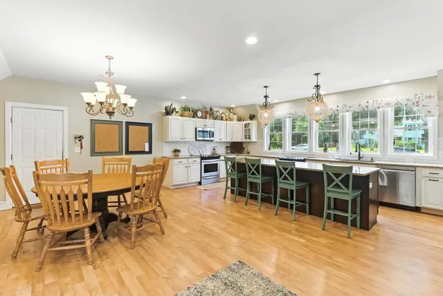 $899,900 | 207 Oak Ridge Road, Plaistow, NH 03865