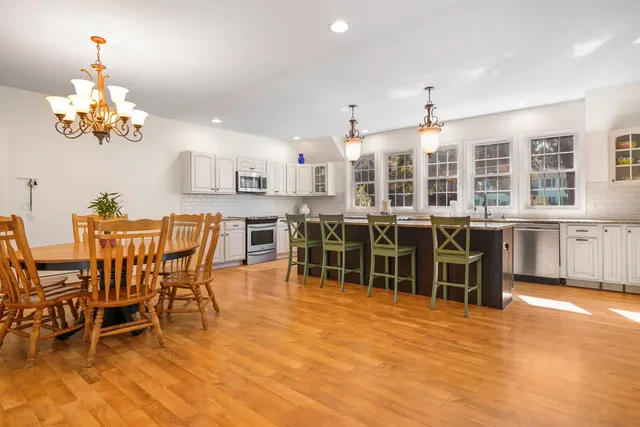 $899,900 | 207 Oak Ridge Road, Plaistow, NH 03865