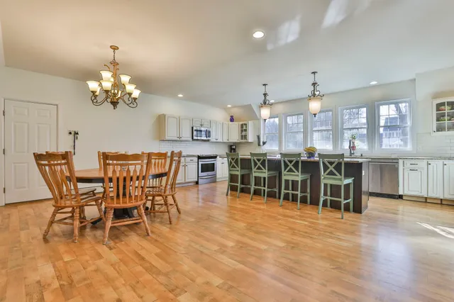 $899,900 | 207 Oak Ridge Road, Plaistow, NH 03865