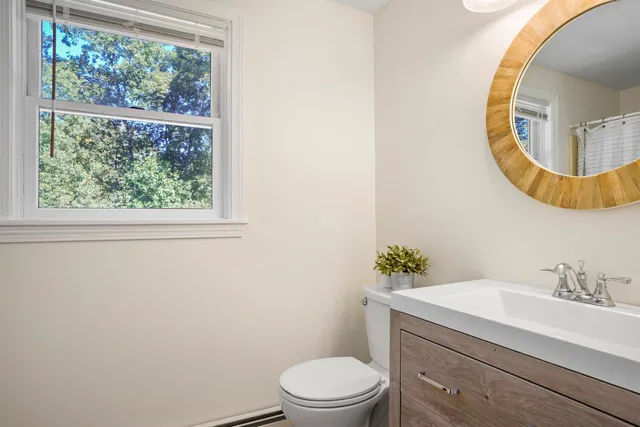 $899,900 | 207 Oak Ridge Road, Plaistow, NH 03865