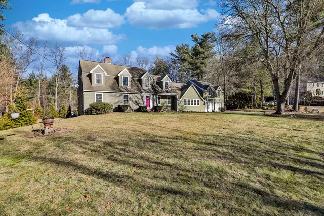 $899,900 | 207 Oak Ridge Road, Plaistow, NH 03865