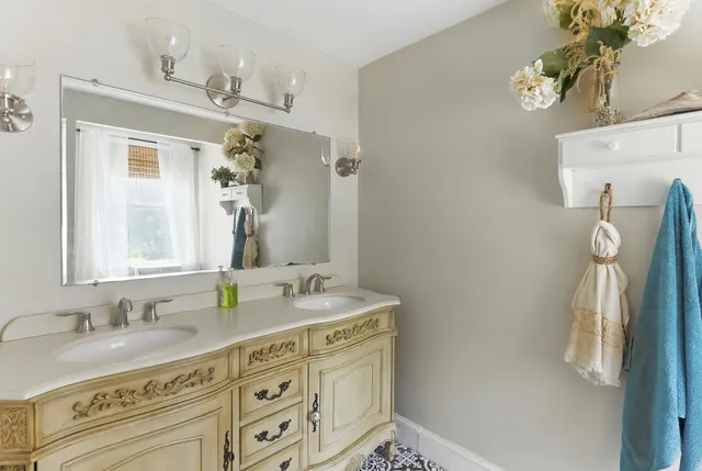 $899,900 | 207 Oak Ridge Road, Plaistow, NH 03865