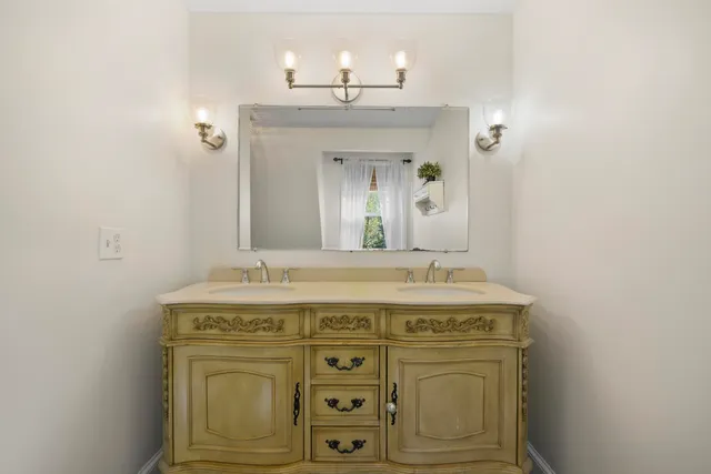 $899,900 | 207 Oak Ridge Road, Plaistow, NH 03865