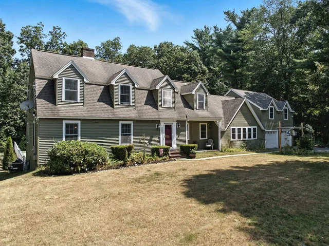 $899,900 | 207 Oak Ridge Road, Plaistow, NH 03865