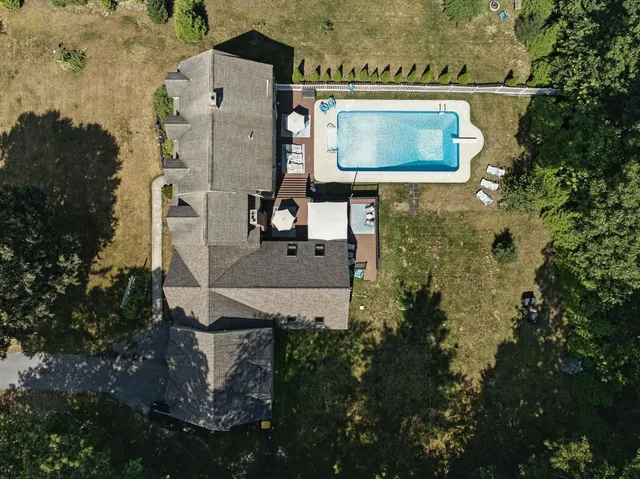 $899,900 | 207 Oak Ridge Road, Plaistow, NH 03865