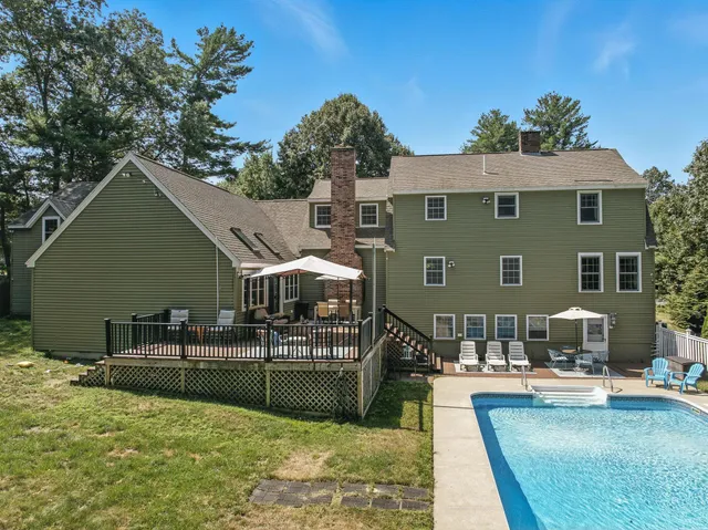 $899,900 | 207 Oak Ridge Road, Plaistow, NH 03865