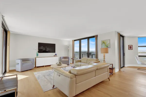 $7,000 | 5420 North Ocean Drive, Unit 506, Singer Island, FL 33404