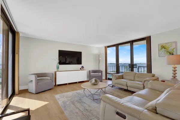 $7,000 | 5420 North Ocean Drive, Unit 506, Singer Island, FL 33404
