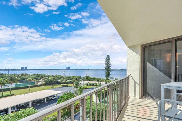 $7,000 | 5420 North Ocean Drive, Unit 506, Singer Island, FL 33404