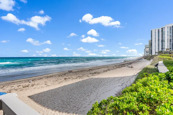 $7,000 | 5420 North Ocean Drive, Unit 506, Singer Island, FL 33404