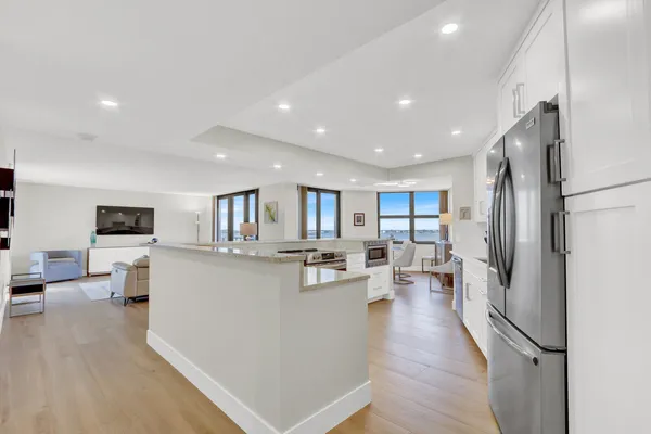 $7,000 | 5420 North Ocean Drive, Unit 506, Singer Island, FL 33404