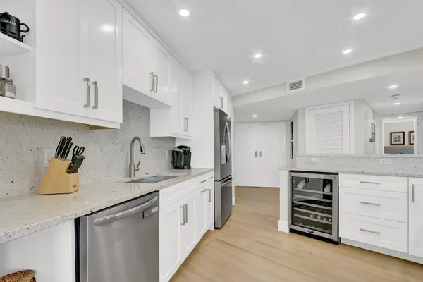 $7,000 | 5420 North Ocean Drive, Unit 506, Singer Island, FL 33404