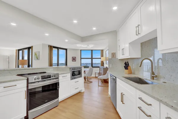 $7,000 | 5420 North Ocean Drive, Unit 506, Singer Island, FL 33404