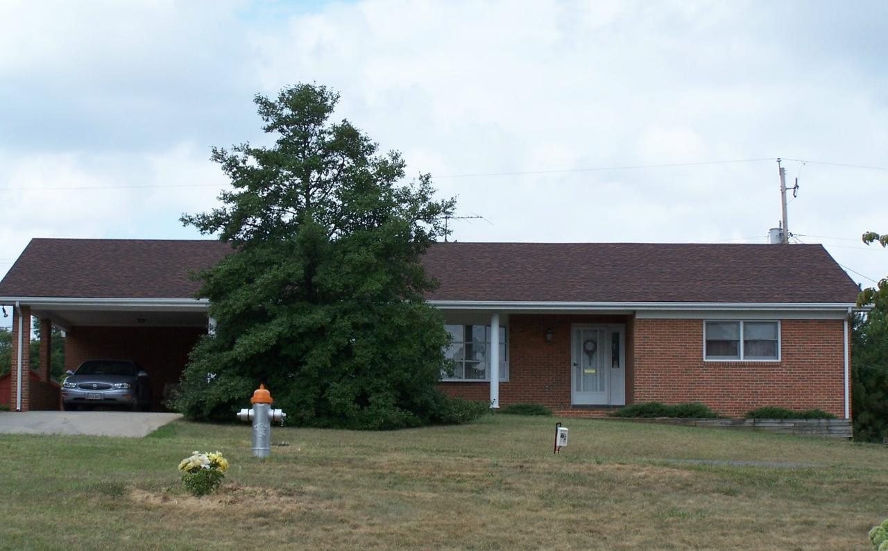 5704 Littleton Road Roanoke, VA 24012 - Photo 1 of 17 Front