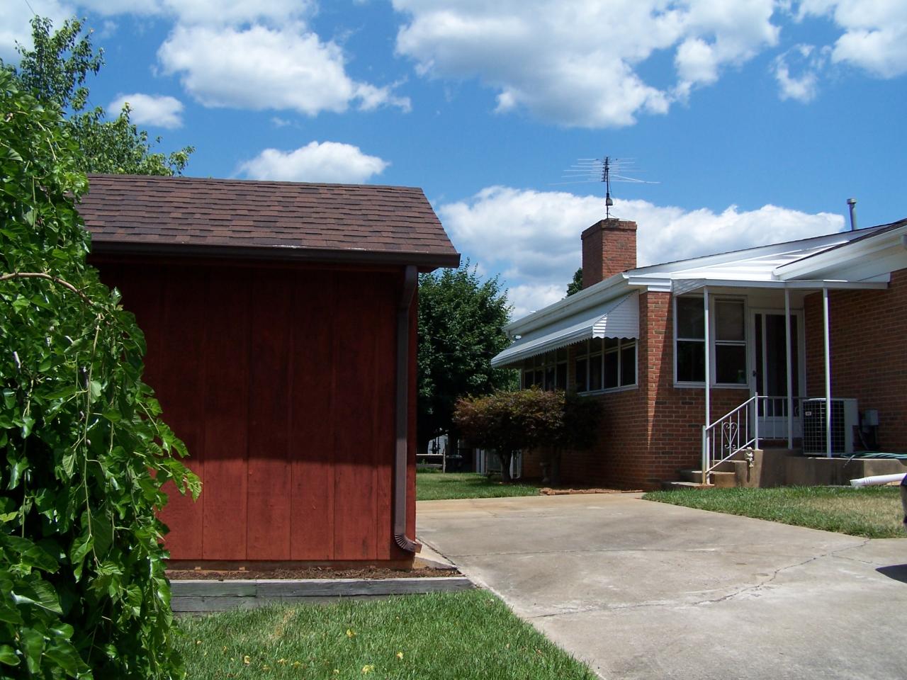 5704 Littleton Road Roanoke, VA 24012 - Photo 2 of 17 Back View