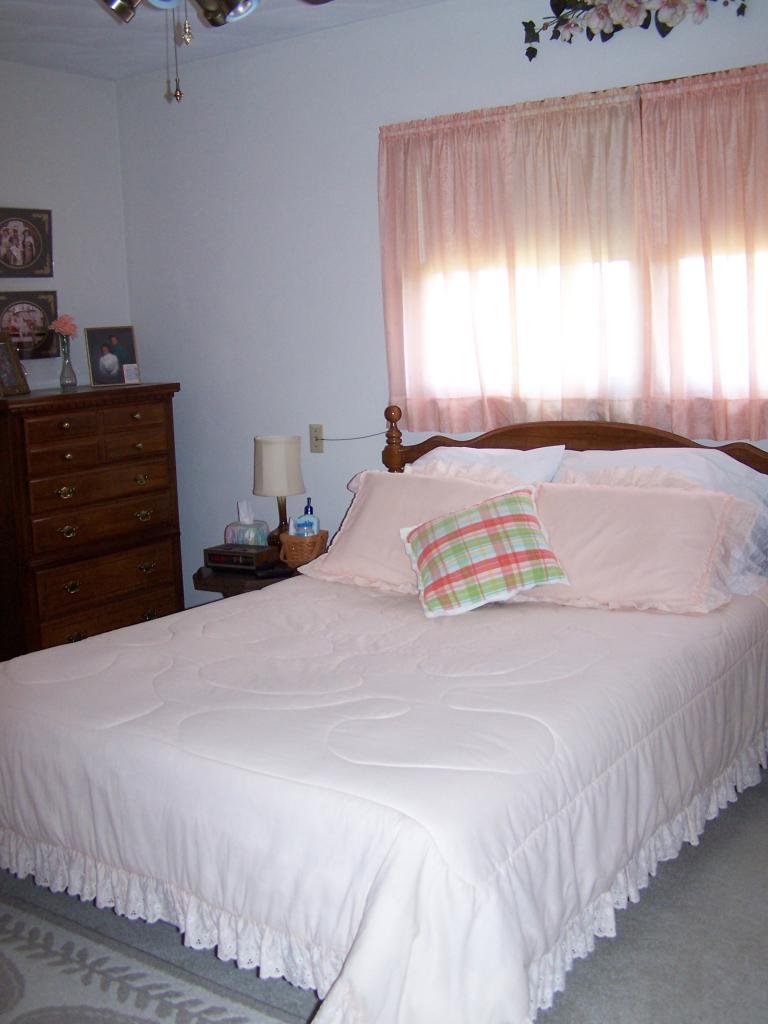 5704 Littleton Road Roanoke, VA 24012 - Photo 11 of 17 Bedroom 2