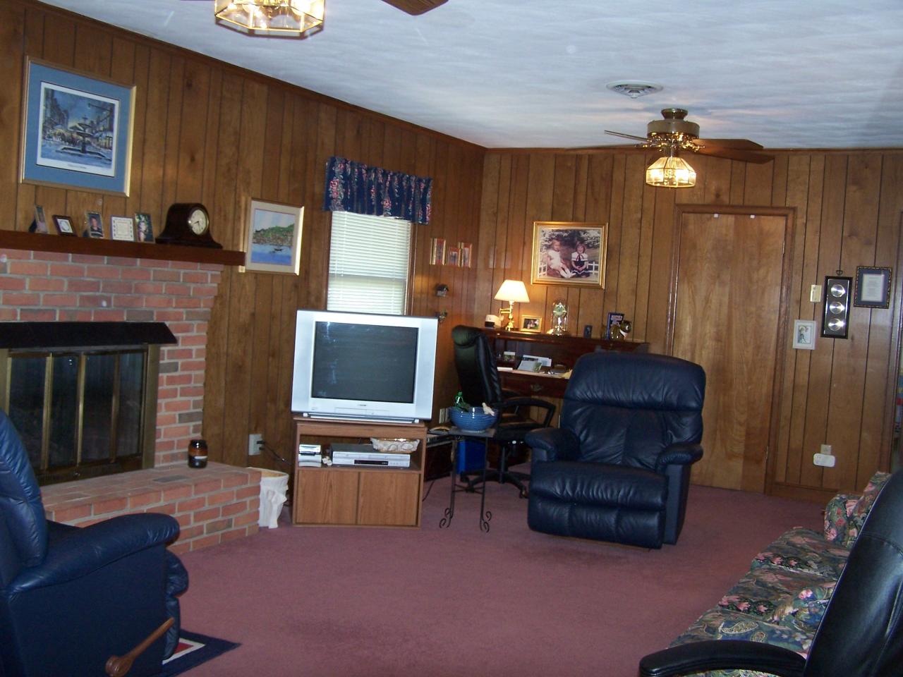 5704 Littleton Road Roanoke, VA 24012 - Photo 14 of 17 Family Room