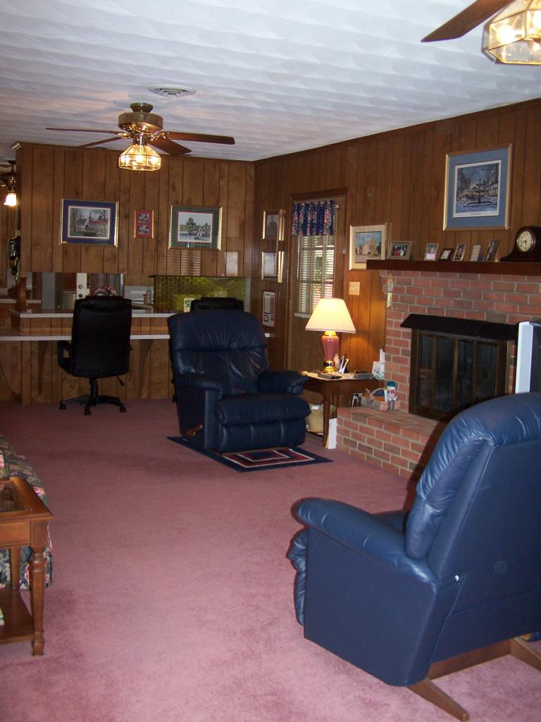 5704 Littleton Road Roanoke, VA 24012 - Photo 15 of 17 Family Room