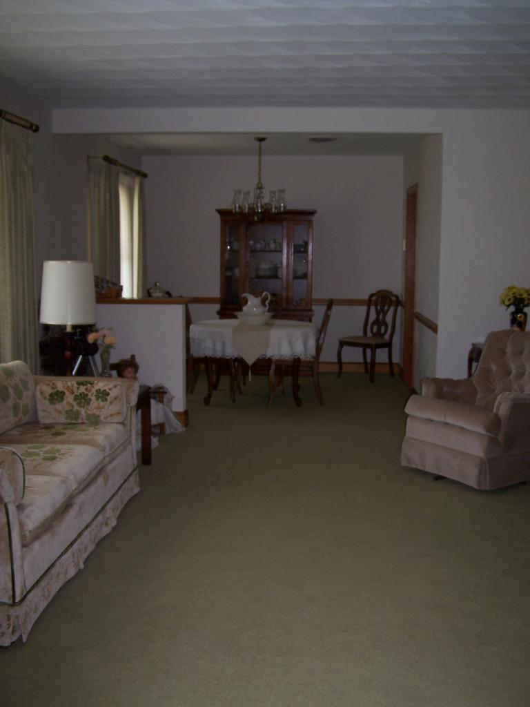 5704 Littleton Road Roanoke, VA 24012 - Photo 6 of 17 Living Room