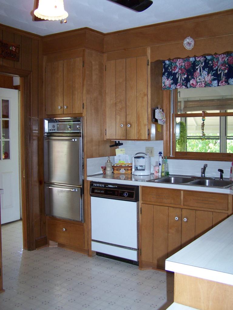 5704 Littleton Road Roanoke, VA 24012 - Photo 8 of 17 Kitchen